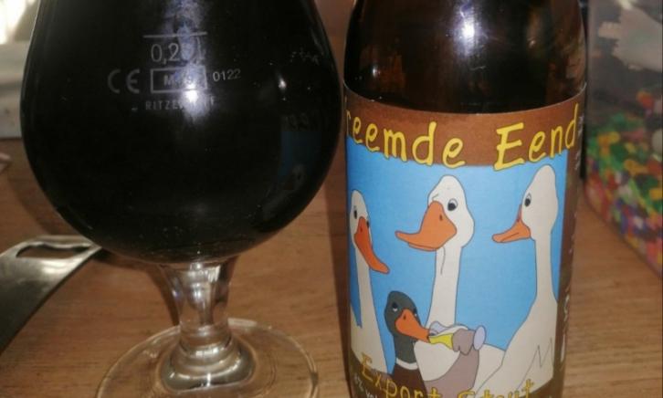 Vreemde eend Export stout flesje en glas Vreemde eend Export stout flesje en glas